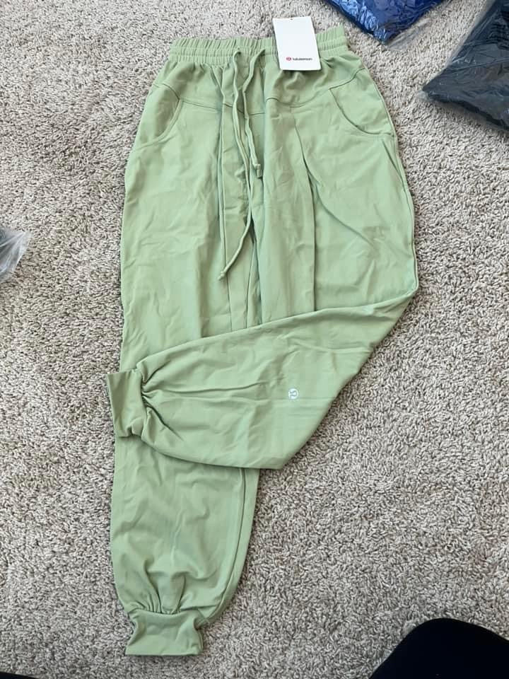 Joggers-New fit like XS